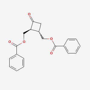 molecular formula C20H18O5 B1366714 (2S,3S)-2,3-Bis(benzoyloxymethyl)cyclobutanone 