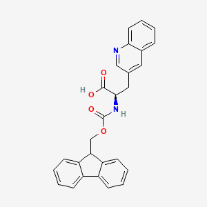 molecular formula C27H22N2O4 B13672431 (R)-2-((((9H-Fluoren-9-yl)methoxy)carbonyl)amino)-3-(quinolin-3-yl)propanoic acid 
