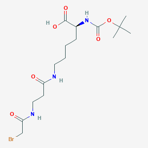 molecular formula C16H28BrN3O6 B136794 (2S)-6-[3-[(2-bromoacetyl)amino]propanoylamino]-2-[(2-methylpropan-2-yl)oxycarbonylamino]hexanoic acid CAS No. 137233-78-4