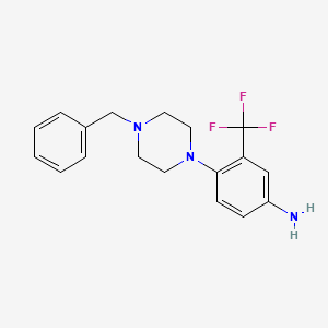 molecular formula C18H20F3N3 B1369185 4-(4-Benzyl-1-piperazinyl)-3-(trifluoromethyl)-phenylamine CAS No. 946719-23-9