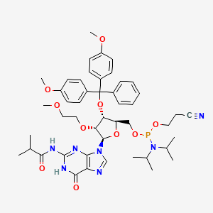 molecular formula C47H60N7O10P B13716789 N-[9-[(2R,3R,4R,5R)-4-[bis(4-methoxyphenyl)-phenylmethoxy]-5-[[2-cyanoethoxy-[di(propan-2-yl)amino]phosphanyl]oxymethyl]-3-(2-methoxyethoxy)oxolan-2-yl]-6-oxo-1H-purin-2-yl]-2-methylpropanamide 