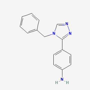 molecular formula C15H14N4 B1372987 [4-(4-benzyl-4H-1,2,4-triazol-3-yl)phenyl]amine CAS No. 1211496-52-4
