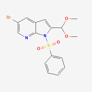 molecular formula C16H15BrN2O4S B1373736 5-Bromo-2-(dimethoxymethyl)-1-(phenylsulfonyl)-1H-pyrrolo[2,3-b]pyridine CAS No. 1261365-83-6