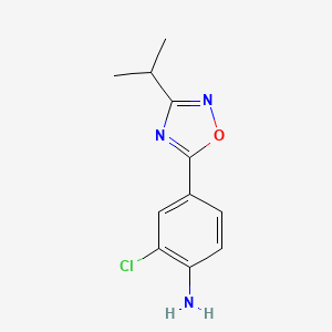 2-Chloro-4-[3-(propan-2-yl)-1,2,4-oxadiazol-5-yl]aniline