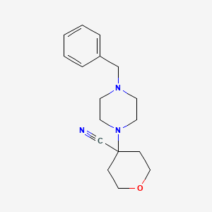 molecular formula C17H23N3O B1375584 4-(4-Benzylpiperazin-1-yl)oxane-4-carbonitrile CAS No. 910575-37-0