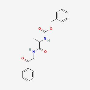 molecular formula C19H20N2O4 B1376335 [1-(2-Oxo-2-phenyl-ethylcarbamoyl)-ethyl]-carbamic acid benzyl ester CAS No. 864825-19-4