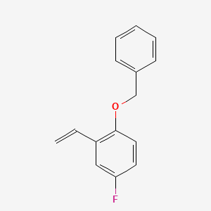 molecular formula C15H13FO B1376451 Benzyl 2-ethenyl-4-fluorophenyl ether CAS No. 1402003-99-9