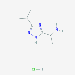 molecular formula C7H15ClN4 B1377158 1-[5-(propan-2-yl)-1H-1,2,4-triazol-3-yl]ethan-1-amine hydrochloride CAS No. 1423034-03-0