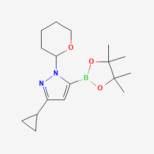 molecular formula C17H27BN2O3 B1377163 3-cyclopropyl-1-(oxan-2-yl)-5-(tetramethyl-1,3,2-dioxaborolan-2-yl)-1H-pyrazole CAS No. 1486485-57-7