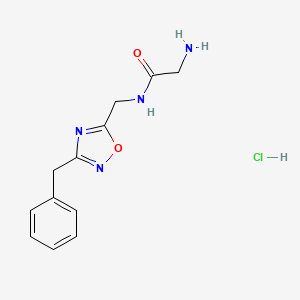 molecular formula C12H15ClN4O2 B1377796 2-amino-N-((3-benzyl-1,2,4-oxadiazol-5-yl)methyl)acetamide hydrochloride CAS No. 1435803-73-8