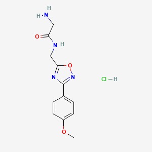 molecular formula C12H15ClN4O3 B1377823 2-amino-N-((3-(4-methoxyphenyl)-1,2,4-oxadiazol-5-yl)methyl)acetamide hydrochloride CAS No. 1441889-72-0