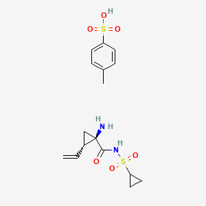 molecular formula C16H22N2O6S2 B1377861 (1R,2S)-1-amino-N-(cyclopropylsulfonyl)-2-vinylcyclopropanecarboxamide 4-methylbenzenesulfonate CAS No. 1028252-16-5