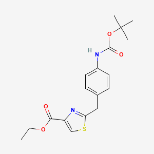 molecular formula C18H22N2O4S B1378713 Ethyl 2-[(4-{[(tert-butoxy)carbonyl]amino}phenyl)methyl]-1,3-thiazole-4-carboxylate CAS No. 1461708-07-5