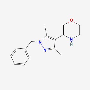 molecular formula C16H21N3O B1378715 3-(1-benzyl-3,5-dimethyl-1H-pyrazol-4-yl)morpholine CAS No. 1461707-27-6
