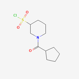 molecular formula C11H18ClNO3S B1378769 1-环戊烷甲酰哌啶-3-磺酰氯 CAS No. 1461705-97-4