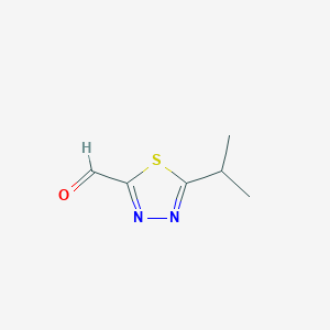 molecular formula C6H8N2OS B1378991 5-(丙烷-2-基)-1,3,4-噻二唑-2-甲醛 CAS No. 1260665-98-2