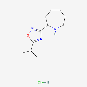 2-[5-(Propan-2-yl)-1,2,4-oxadiazol-3-yl]azepane hydrochloride