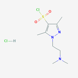molecular formula C9H17Cl2N3O2S B1379234 盐酸 1-[2-(二甲氨基)乙基]-3,5-二甲基-1H-吡唑-4-磺酰氯 CAS No. 1461714-10-2