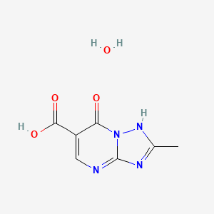 molecular formula C7H8N4O4 B1379749 2-Methyl-7-oxo-4,7-dihydro[1,2,4]triazolo[1,5-a]pyrimidine-6-carboxylic acid hydrate CAS No. 1609403-50-0