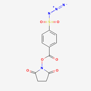 molecular formula C11H8N4O6S B1379917 4-Azidosulfonyl-benzoic acid 2,5-dioxo-pyrrolidin-1-yl ester CAS No. 1427502-22-4