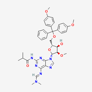 molecular formula C39H45N7O7 B1380636 N-[9-[(2R,3R,4R,5R)-5-[[Bis(4-methoxyphenyl)-phenylmethoxy]methyl]-4-hydroxy-3-methoxyoxolan-2-yl]-6-[(E)-dimethylaminomethylideneamino]purin-2-yl]-2-methylpropanamide CAS No. 869354-79-0