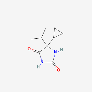 molecular formula C9H14N2O2 B1381057 5-环丙基-5-(丙烷-2-基)咪唑烷二酮 CAS No. 90565-77-8