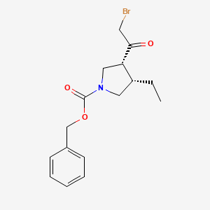 molecular formula C16H20BrNO3 B1382090 benzyl (3R,4S)-3-(2-bromoacetyl)-4-ethylpyrrolidine-1-carboxylate CAS No. 1428243-26-8