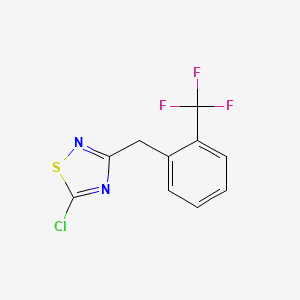 molecular formula C10H6ClF3N2S B1383002 5-Chloro-3-{[2-(trifluoromethyl)phenyl]methyl}-1,2,4-thiadiazole CAS No. 1338218-70-4