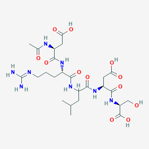 molecular formula C25H42N8O12 B1383992 (3S)-3-Acetamido-4-[[(2S)-1-[[1-[[(2S)-3-carboxy-1-[[(1S)-1-carboxy-2-hydroxyethyl]amino]-1-oxopropan-2-yl]amino]-4-methyl-1-oxopentan-2-yl]amino]-5-(diaminomethylideneamino)-1-oxopentan-2-yl]amino]-4-oxobutanoic acid CAS No. 153959-57-0