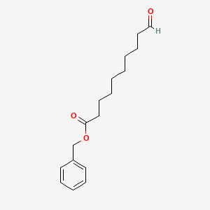 molecular formula C17H24O3 B1384050 苯甲酸十碳酸苄酯 CAS No. 329309-18-4