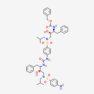 molecular formula C49H62N6O9S2 B13840801 Benzyl ((2S,3R)-4-(4-(3-((2S,3R)-4-(4-Amino-N-isobutylphenylsulfonamido)-3-hydroxy-1-phenylbutan-2-yl)ureido)-N-isobutylphenylsulfonamido)-3-hydroxy-1-phenylbutan-2-yl)carbamate 
