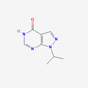 molecular formula C8H10N4O B1384371 1-(propan-2-yl)-1H,4H,5H-pyrazolo[3,4-d]pyrimidin-4-one CAS No. 3763-25-5