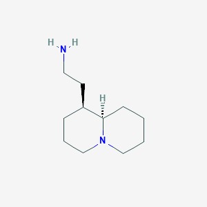 molecular formula C11H22N2 B1384776 2-[(1S,9aR)-octahydro-2H-quinolizin-1-yl]ethanamine CAS No. 75558-07-5