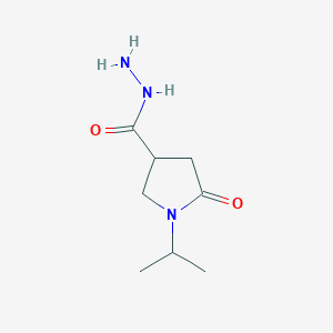 molecular formula C8H15N3O2 B1386032 1-Isopropyl-5-oxopyrrolidine-3-carbohydrazide CAS No. 1094533-59-1