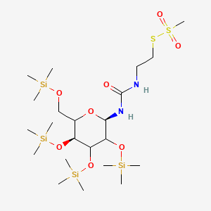 molecular formula C22H52N2O8S2Si4 B13861252 S-(2-(3-((2R,5S)-3,4,5-Tris((trimethylsilyl)oxy)-6-(((trimethylsilyl)oxy)methyl)tetrahydro-2H-pyran-2-yl)ureido)ethyl) Methanesulfonothioate 