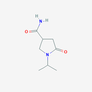 molecular formula C8H14N2O2 B1386140 1-Isopropyl-2-oxopyrrolidine-4-carboxamide CAS No. 90152-93-5
