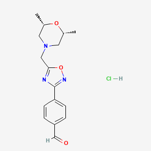 molecular formula C16H20ClN3O3 B1390106 4-(5-{[(2R,6S)-2,6-dimethylmorpholin-4-yl]methyl}-1,2,4-oxadiazol-3-yl)benzaldehyde hydrochloride CAS No. 1217788-40-3