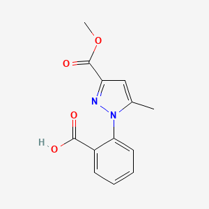 molecular formula C13H12N2O4 B1393187 2-[3-(Methoxycarbonyl)-5-methyl-1H-pyrazol-1-yl]-benzoic acid CAS No. 1246738-24-8