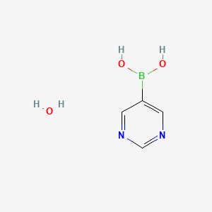 molecular formula C4H7BN2O3 B1396527 5-嘧啶硼酸水合物 CAS No. 696602-91-2