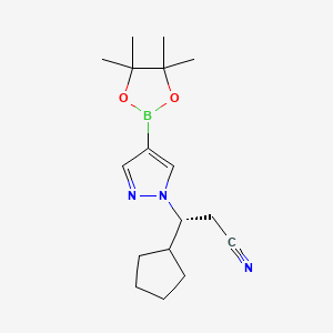 molecular formula C17H26BN3O2 B1396722 (R)-3-Cyclopentyl-3-(4-(4,4,5,5-tetramethyl-1,3,2-dioxaborolan-2-yl)-1H-pyrazol-1-yl)propanenitrile CAS No. 1146629-84-6
