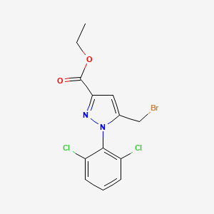 molecular formula C13H11BrCl2N2O2 B1397215 5-溴甲基-1-(2,6-二氯苯基)-1H-吡唑-3-羧酸乙酯 CAS No. 1033586-30-9