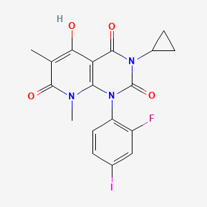 molecular formula C18H15FIN3O4 B1397987 3-环丙基-1-(2-氟-4-碘苯基)-5-羟基-6,8-二甲基吡啶并[2,3-d]嘧啶-2,4,7(1H,3H,8H)-三酮 CAS No. 871700-24-2
