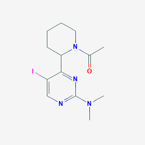 molecular formula C13H19IN4O B1399174 1-[2-(2-二甲基氨基-5-碘嘧啶-4-基)-哌啶-1-基]-乙酮 CAS No. 1361114-98-8