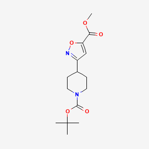 molecular formula C15H22N2O5 B1399181 4-(5-Methoxycarbonyl-isoxazol-3-yl)-piperidine-1-carboxylic acid tert-butyl ester CAS No. 1361116-68-8