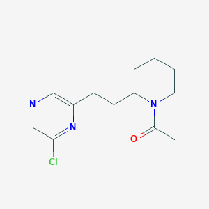molecular formula C13H18ClN3O B1399194 1-[2-[2-(6-氯吡嗪-2-基)乙基]哌啶-1-基]乙酮 CAS No. 1316225-92-9
