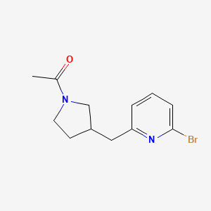 molecular formula C12H15BrN2O B1399348 1-(3-((6-Bromopyridin-2-yl)methyl)pyrrolidin-1-yl)ethanone CAS No. 1316217-33-0