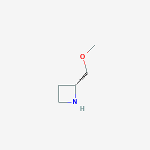 molecular formula C5H11NO B1399773 (2R)-2-(甲氧基甲基)氮杂环丁烷 CAS No. 935668-82-9