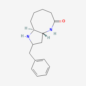 molecular formula C16H22N2O B1401340 (3AR,9aS)-2-Benzyl-decahydro-1,4-diaza-cyclopentacycloocten-5-one CAS No. 1442085-01-9