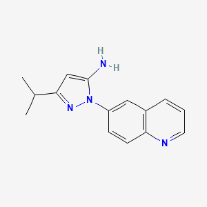 molecular formula C15H16N4 B1403095 3-isopropyl-1-(quinolin-6-yl)-1H-pyrazol-5-amine CAS No. 1012879-76-3