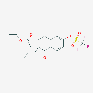 molecular formula C18H21F3O6S B14034226 Ethyl 2-(1-oxo-2-propyl-6-(((trifluoromethyl)sulfonyl)oxy)-1,2,3,4-tetrahydronaphthalen-2-yl)acetate 